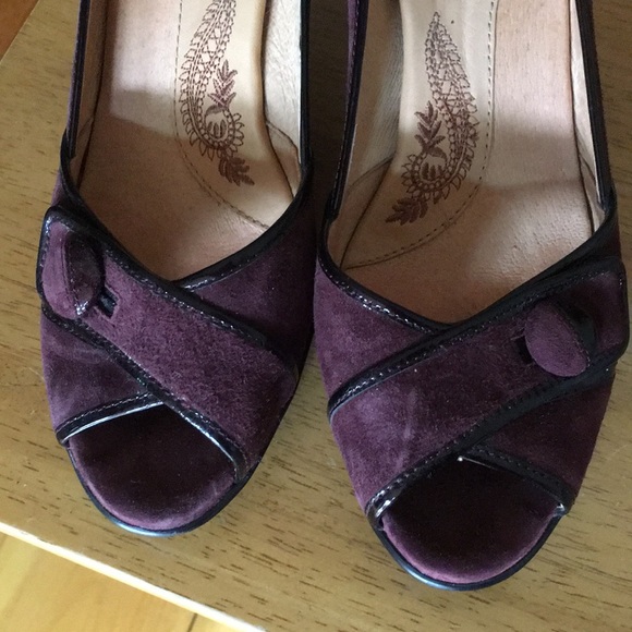 Sofft Burgundy Peep Toe Heels - Picture 2 of 3